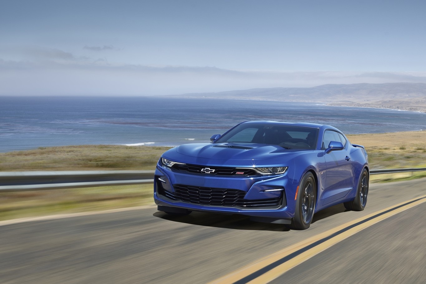 Chevrolet Camaro LT1 mantiene los 451 CV y se convierte en el Camaro V8 más barato.